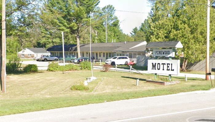 Pinewood Motel (Northwood Motel)